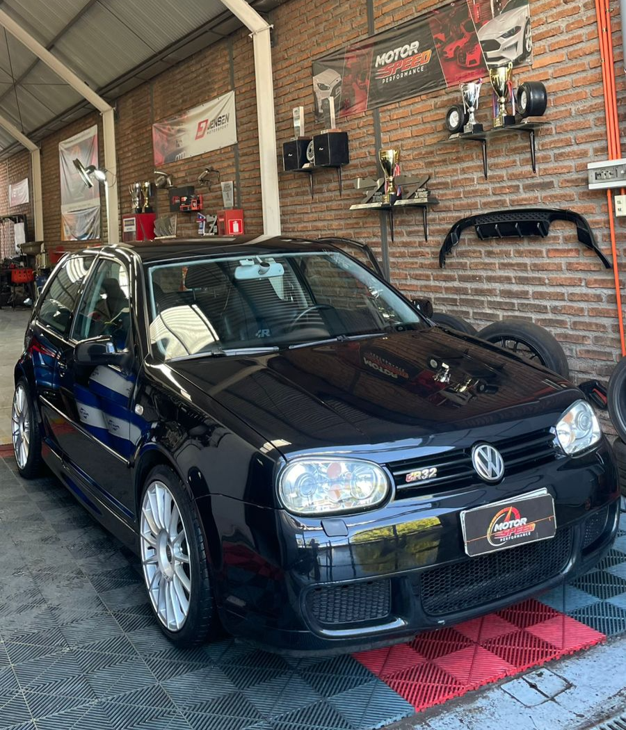 Detalle de motor premium con mantenimiento especializado y componentes optimizados